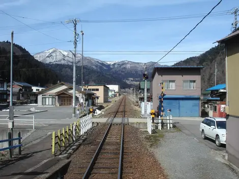 Sur les chemins de fer de la Nagaragawa Sur les chemins de fer de la Nagaragawa