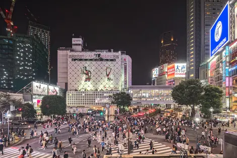 Le carrefour de Shibuya Le carrefour de Shibuya