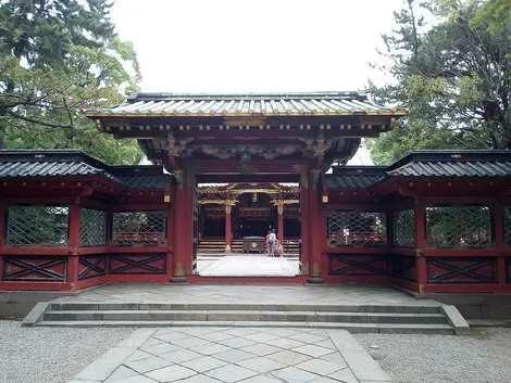 Nezu jinja, Karamon