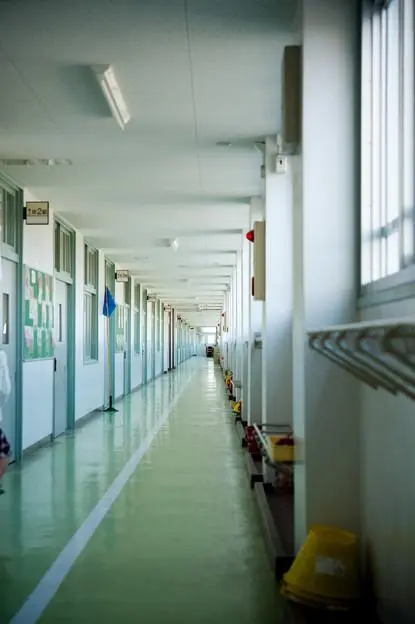 Couloir d'une école primaire Couloir d'une école primaire