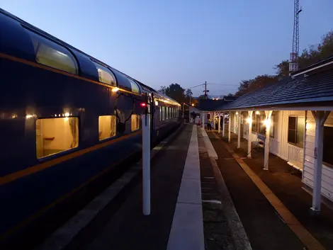 train-bleu-akebono train-bleu-akebono