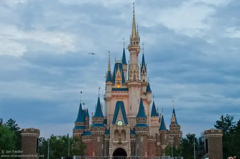 Le chateau du parc Disneyland Le chateau du parc Disneyland