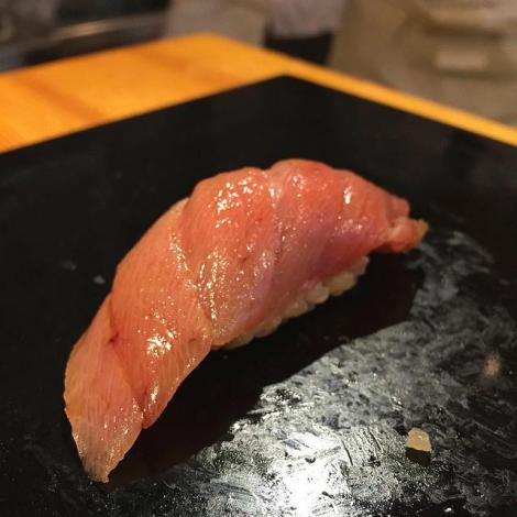 Nigiri sushi thon