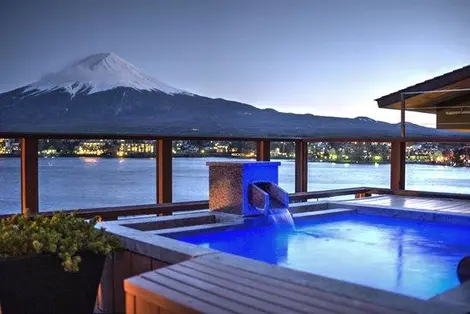 Onsen extérieur au ryokan Kozantei Ubuya