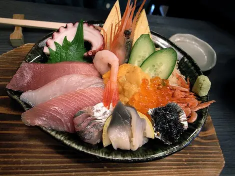 Chirashi sushi