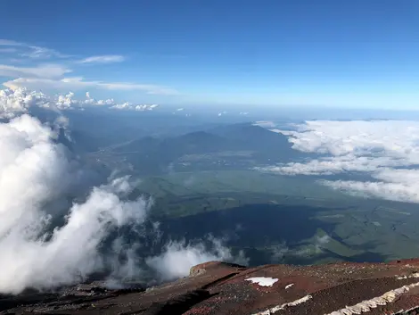 Le ciel dégagé offre une vue magnifique