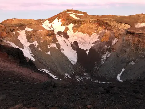 El inmenso cráter del volcán