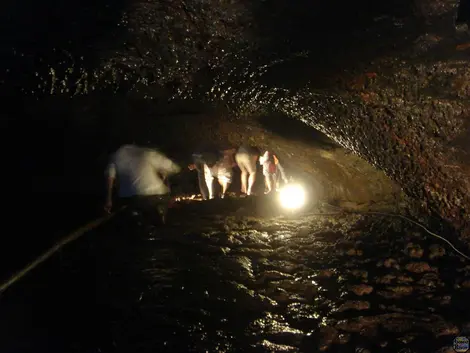 La grotte aux chauves-souris et ses passages étroits