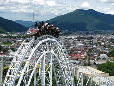 Au sommet d'une montagne russe Au sommet d'une montagne russe