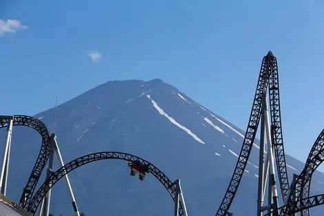 Montagnes russes et mont Fuji