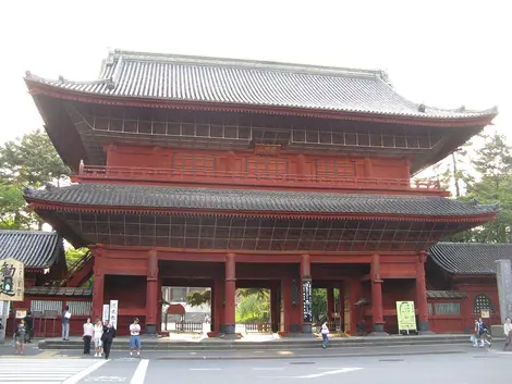 La porte du Zojo-ji La porte du Zojo-ji