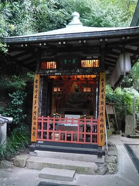 Akama-jingu_hoichi-do