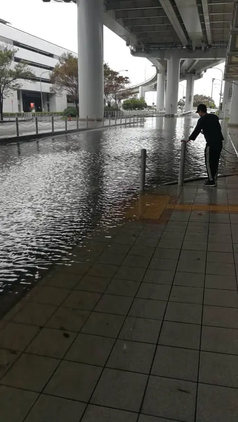 L'eau a noyé les routes