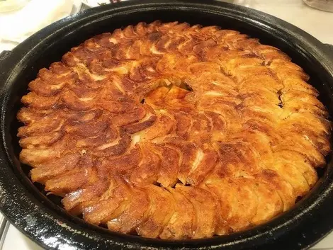 Un plat géant de 100 gyoza ! Un plat géant de 100 gyoza !
