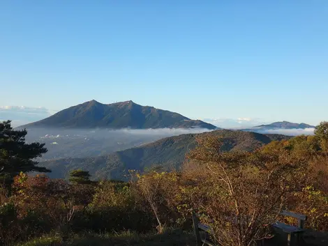 Vue sur le mont Tsukuba depuis une montagne voisine