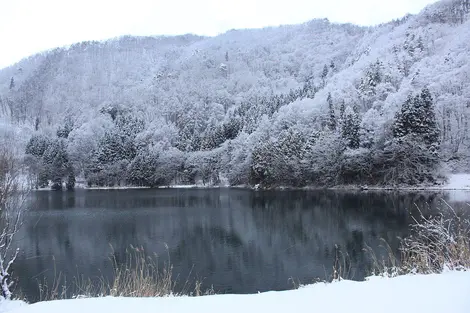 Le lac Nakatsuna en hiver Le lac Nakatsuna en hiver