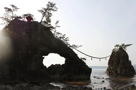 Les rochers vus de la plage