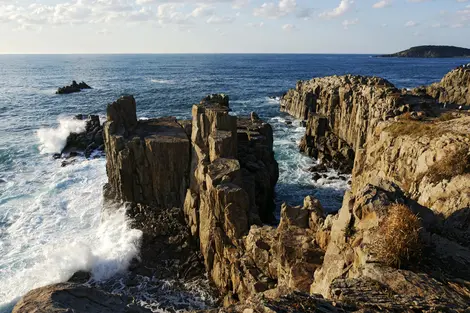 Vue sur la falaise et sur la mer