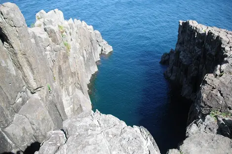 Vue du haut de la falaise Tojinbo Vue du haut de la falaise Tojinbo