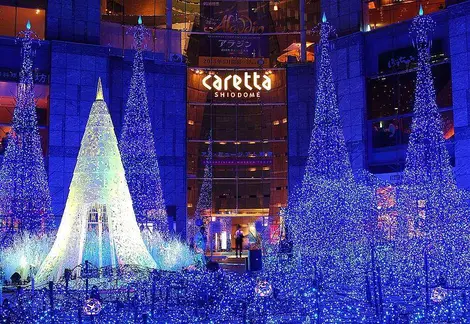 Caretta_Shiodome_at_night_1