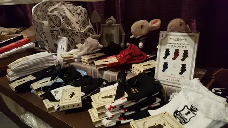 Quelques chaussettes Alice au pays des merveilles Quelques chaussettes Alice au pays des merveilles