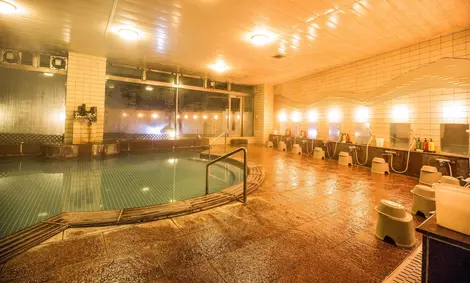 Showers and bath of a sento Showers and bath of a sento