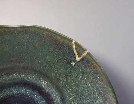 Exemple de réparation avec la méthode kintsugi Exemple de réparation avec la méthode kintsugi