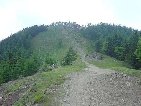 Sentier dans le mont Kumotori