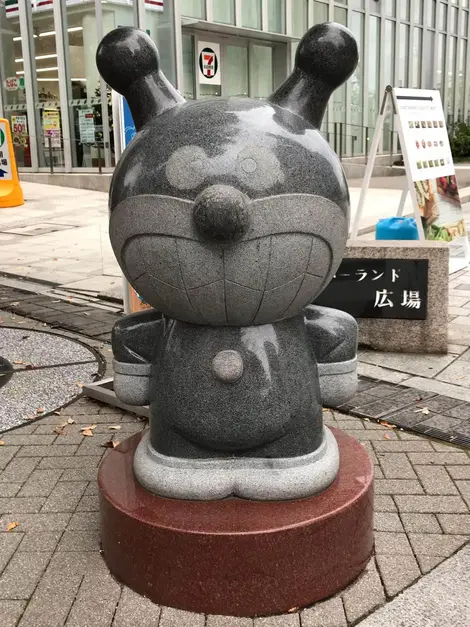 baikinman-statue baikinman-statue