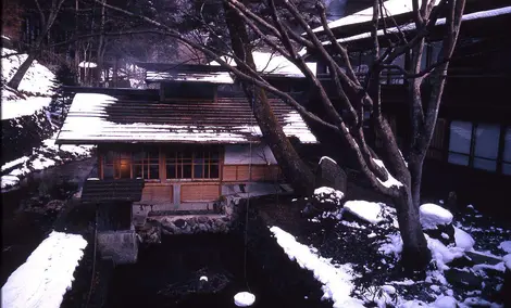 Le bain extérieur du ryokan Hoshi Le bain extérieur du ryokan Hoshi
