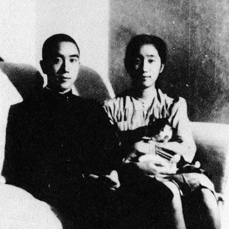 Mishima en compagnie de sa soeur