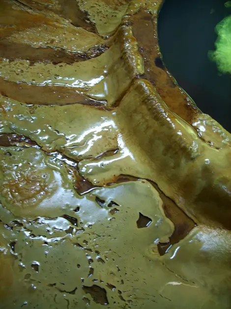 Incroyable dépôt de matière autour du onsen Yakushiyu