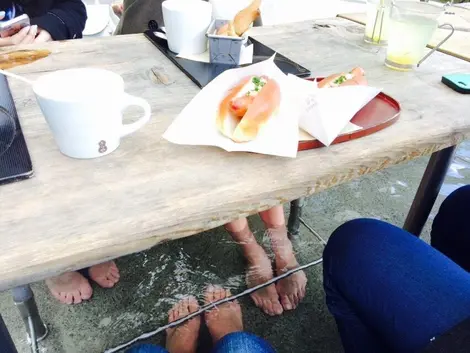 Café avec bain de pieds