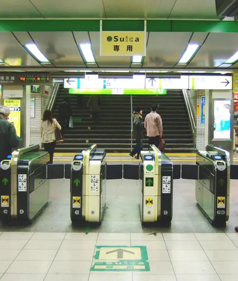 JR_Ikebukuro_Sta._(North_entrance) Gare JR Ikebukuro (entrée nord)