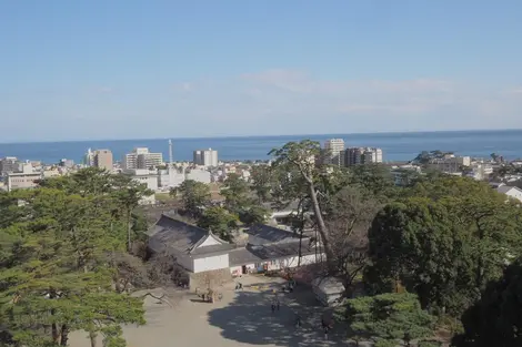 Vue du parc du chateau d'Odawara depuis le donjon