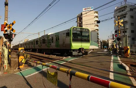 Le seul et unique passage à niveau de la Yamanote