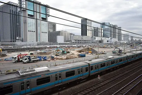 Les travaux de construction de la gare de Takanawa Gateway