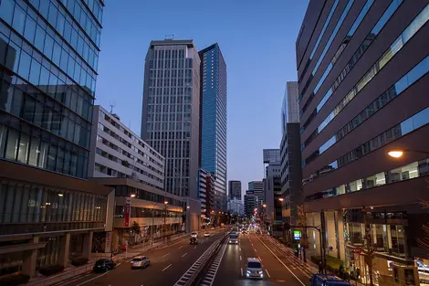 Le quartier de Sengakuji de nuit 