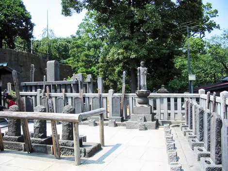 Sengakuji, les tombes des 47 ronin Sengakuji, les tombes des 47 ronin