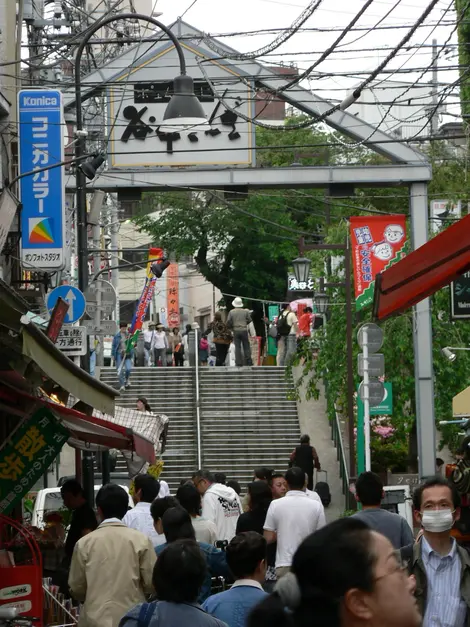 La rue commerçante de Yanaka-ginza La rue commerçante de Yanaka-ginza