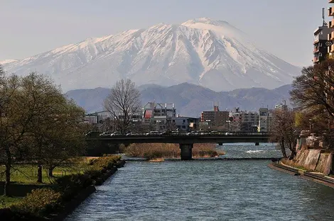 Vue du mont Iwate et de la rivière Katakamin
