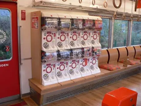 Wakayama_Electric_Railway_Omocha_EC_capsule_toy_vending_machine Wakayama_Electric_Railway_Omocha_EC_capsule_toy_vending_machine