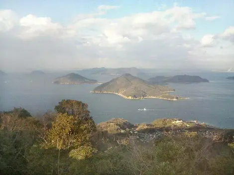 Vue sur l'ile d'Awashima Vue sur l'ile d'Awashima