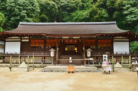 Ujigami-jinja-haiden Ujigami-jinja-haiden