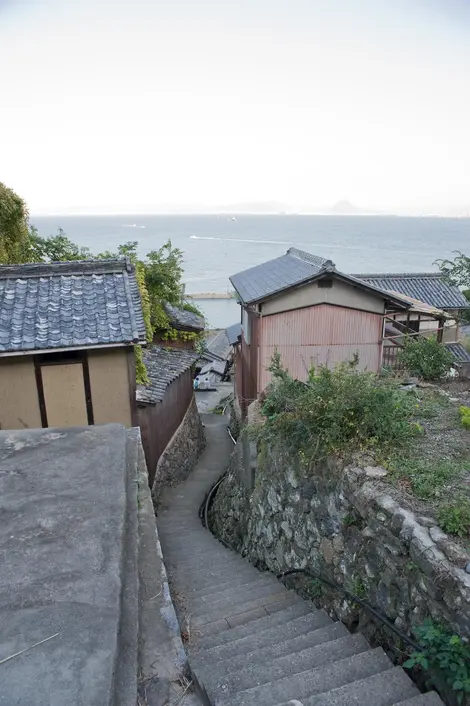 Les ruelles en pente de Takamijima