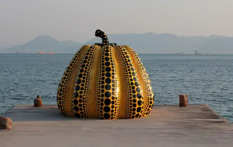 La grande citrouille jaune de Yayoi Kusama