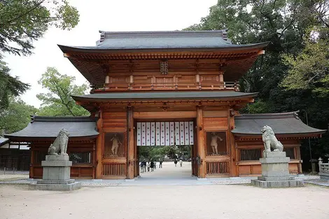 Oyamazumi_-_shrine_Roumon_gate Oyamazumi_-_shrine_Roumon_gate