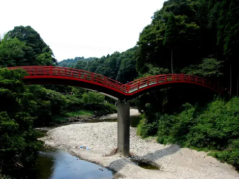 Le grand pont rouge d'Ichihara Le grand pont rouge d'Ichihara