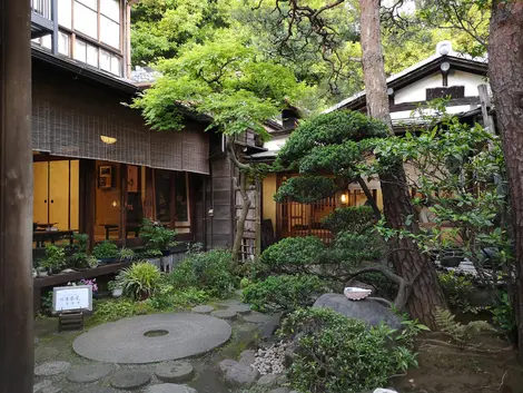 Kosoan est une toute petite maison de thé perdue en plein Tokyo