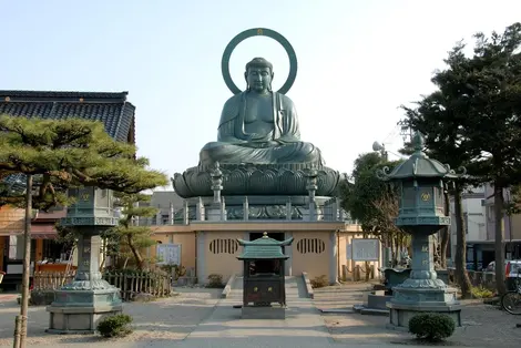 Le Daibutsu de Takaoka Le Daibutsu de Takaoka